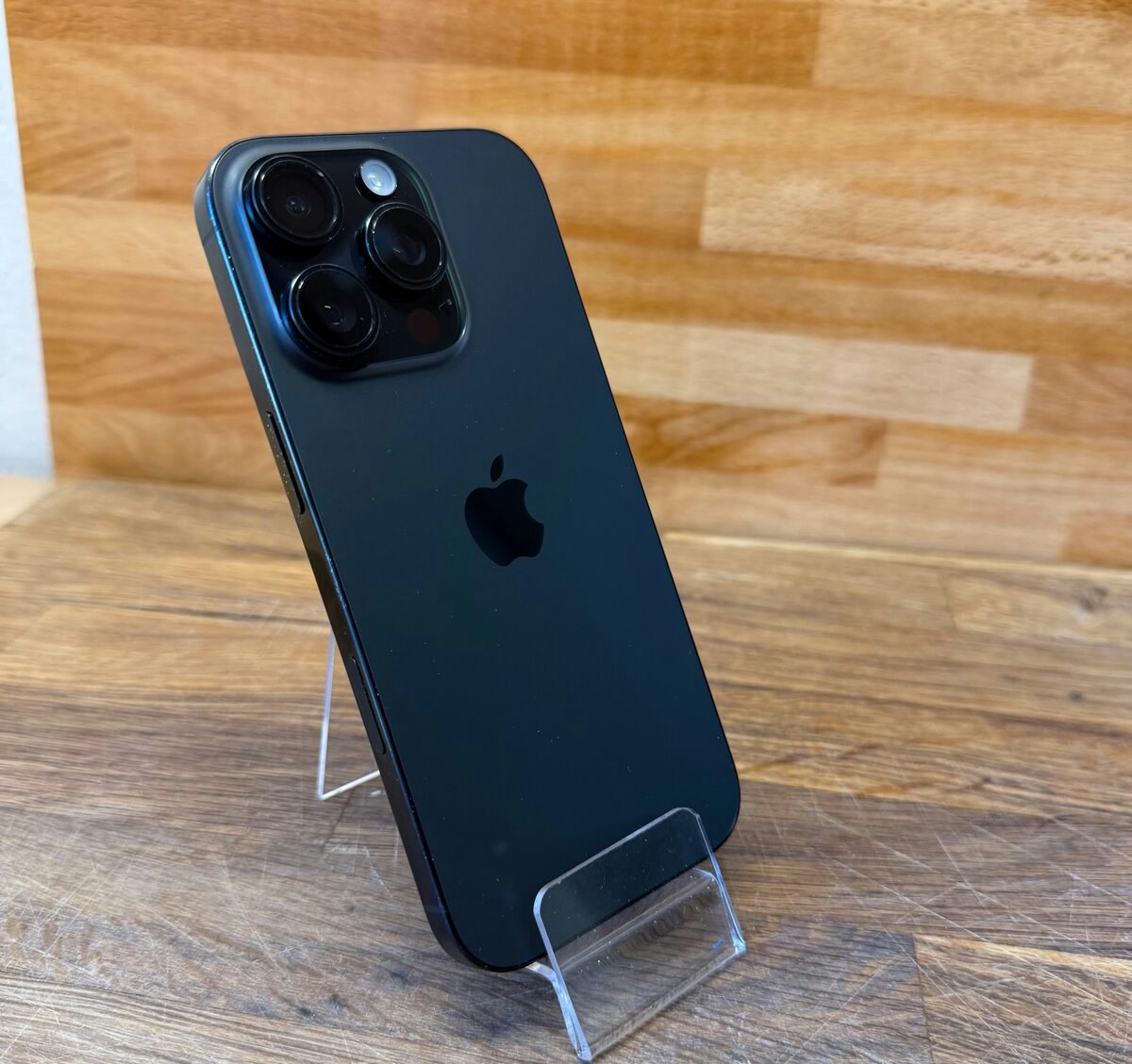 iPhone 16 Pro 256GB, černý, eSIM (rok záruka)