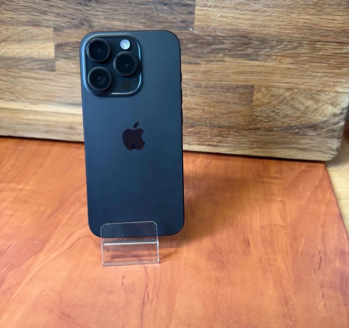 iPhone 15 Pro 512Gb, černý titan, eSIM (rok záruka)