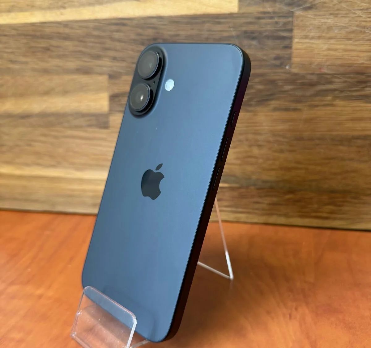 iPhone 16 128GB, černý, eSIM, 100%. bat. (Rok záruka)