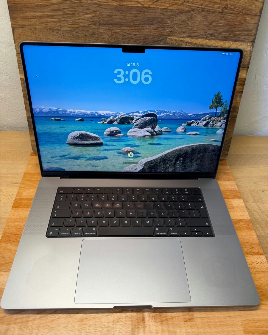 MacBook Pro M1 (rok záruka)