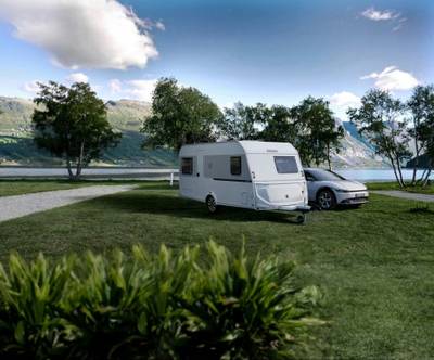 Knaus Sport 450 FU, r.v. 2027, barva bílá, 13-ti
