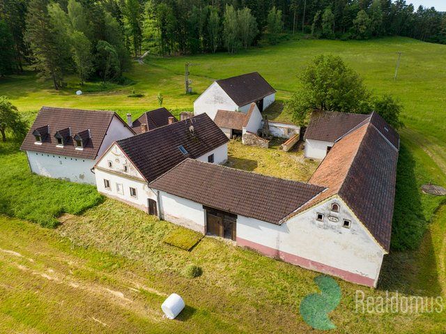 Zemědělská usedlost, Záluží nad Vltavou