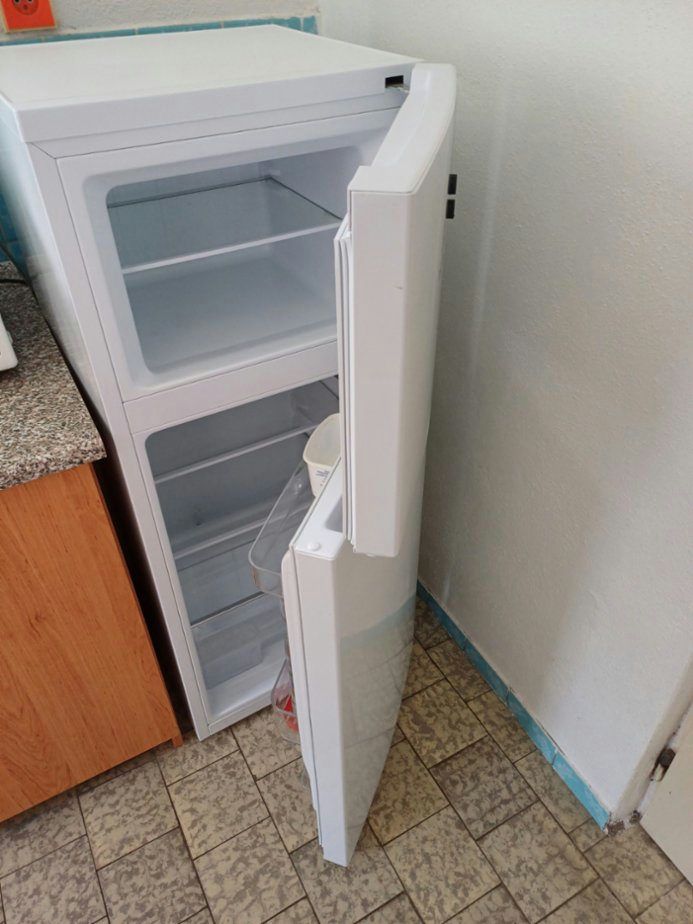 Prodám ledničku se samostatným mrazákem