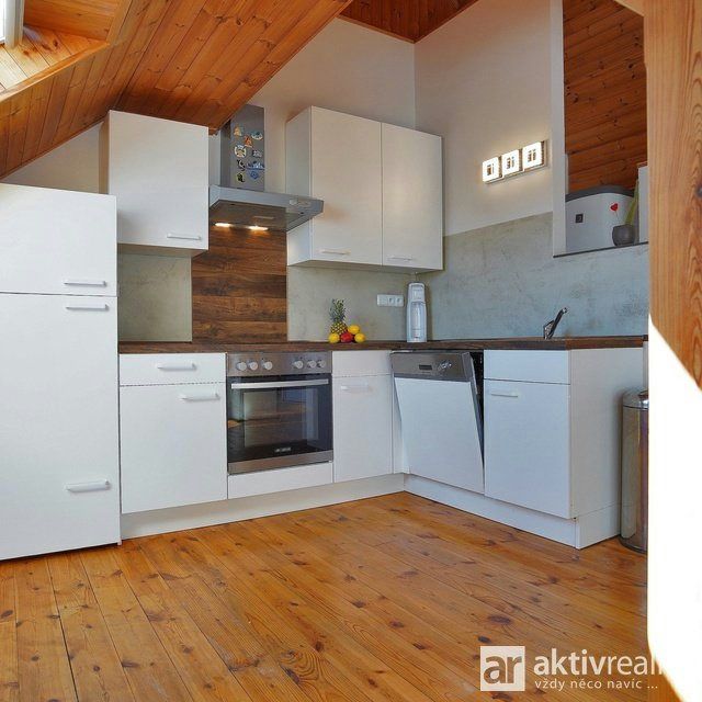 Pronájem slunného bytu 2+kk, 69m², Chrášťany u