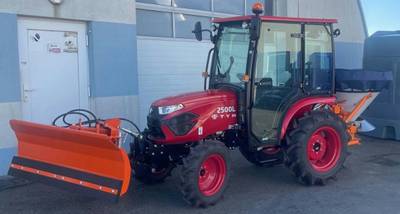 Malotraktor TYM 2500L radlice rozmetadlo