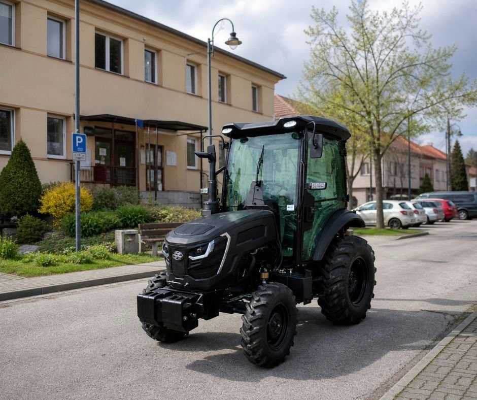 Traktor ZeBri M3-50 , 50 koní