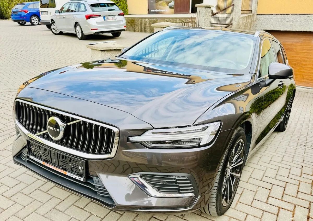 Volvo V60 T6 257kW Recharge 4x4 Koup.ČR,TAŽNÉ,2022,69tkm