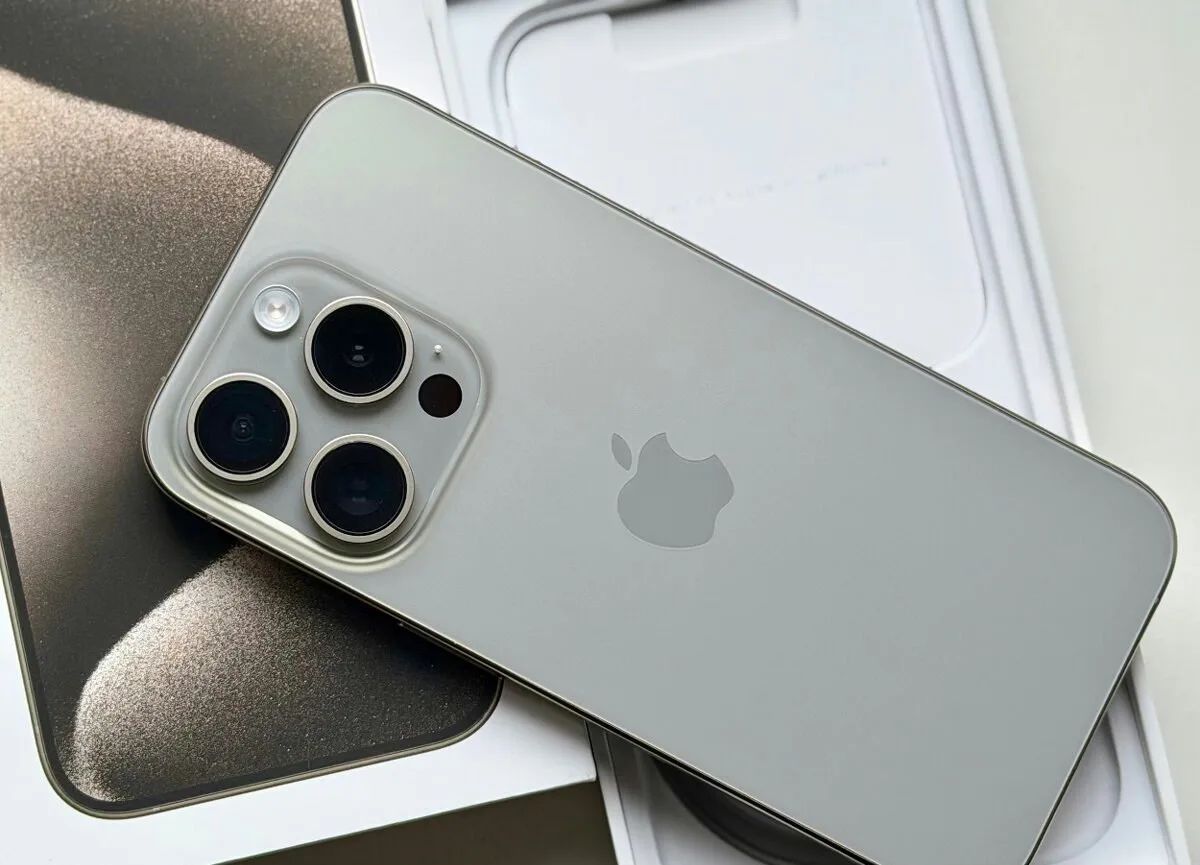 iPhone 15 Pro Max Natural Titanium BATERIE 100% TOP