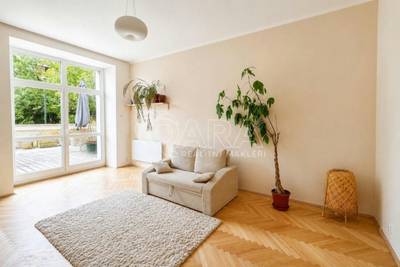 Komerční prostor 35 m and sup2 s terasou, Praha 2 Vinohrady