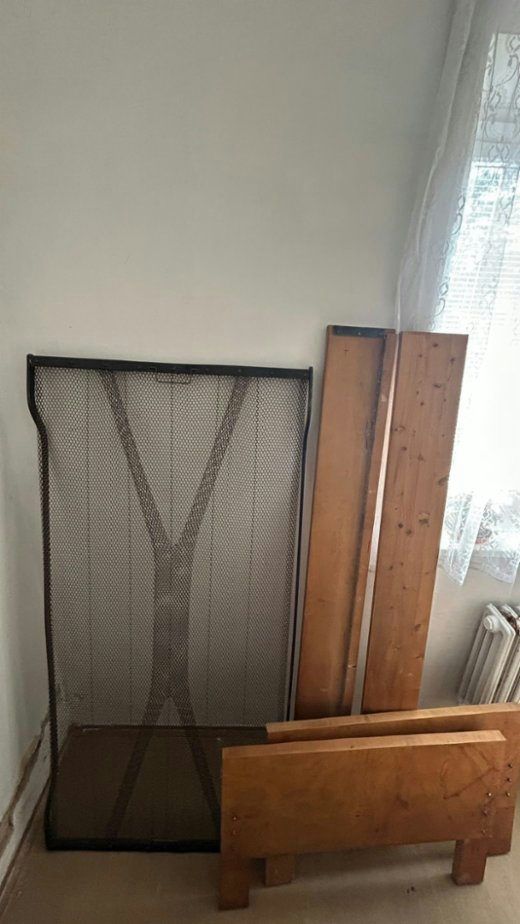 Skládací postel s drátěnkou