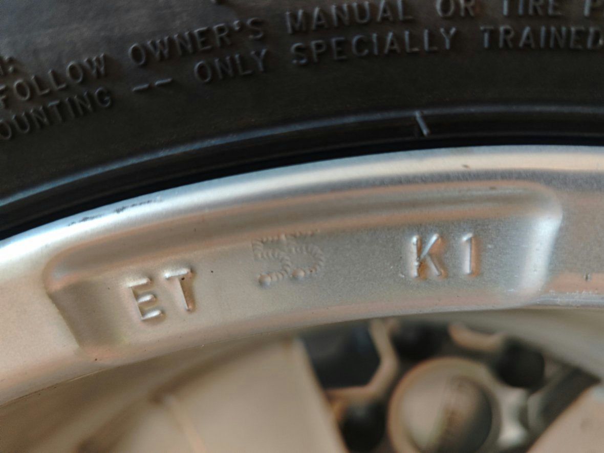 Kompletní zimní ALU kola 235/55 R17