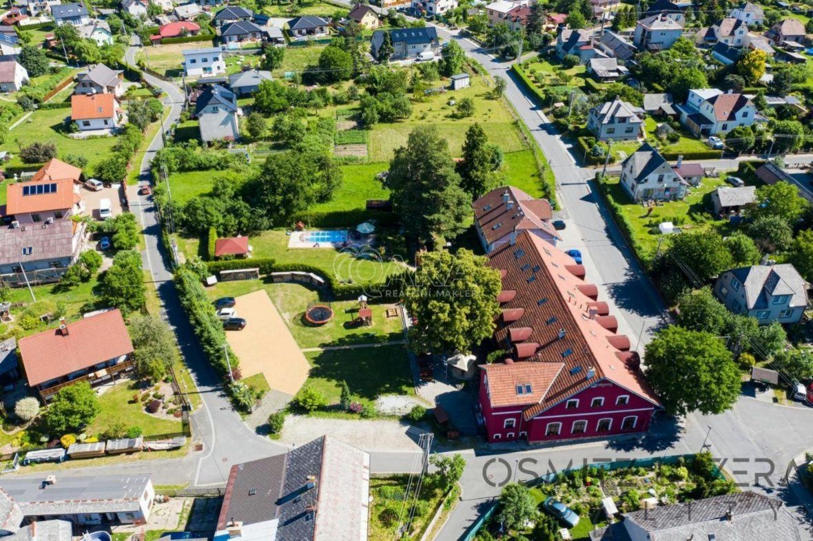 Prosperující komplex Trámky: Penzion a Restaurace, užitná plocha 1063 m2, Pozeme