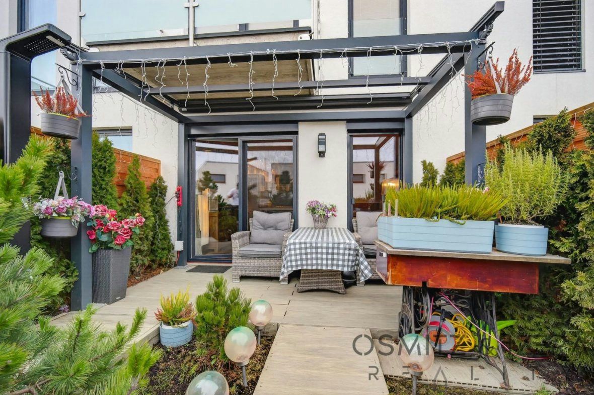 Novostavba byt 70 m2, terasa a pergola