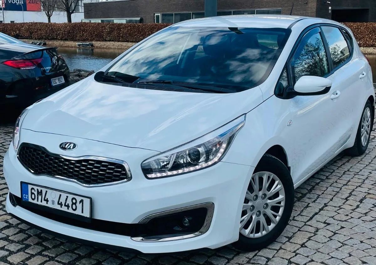 Kia CEED 1.4i BENZIN 73KW ROK 2017 MANUÁL TAŽNÉ SENZORY