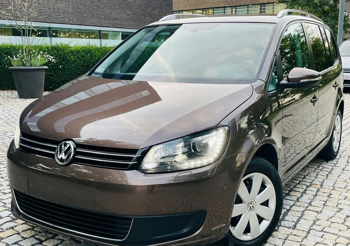 Volkswagen Touran 2.0TDI AUTOMAT TAŽNÉ SENZORY LED