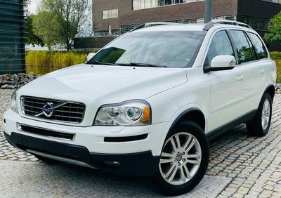 Volvo XC90 2.4D5 4x4 147KW AUTOMAT VÝHŘEV KŮŽE SENZORY 7MÍST