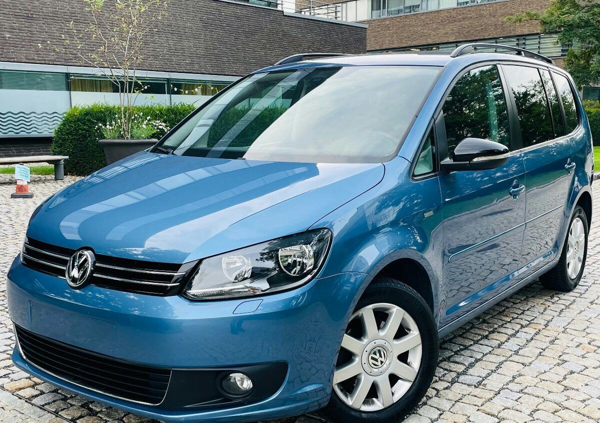Volkswagen Touran 1.6TDI AUTOMAT 7MÍST VÝHŘEV SERVISKA