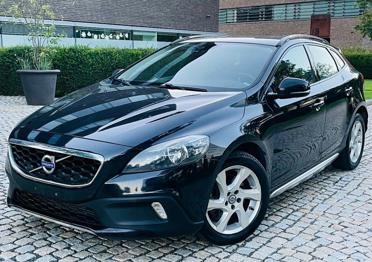 Volvo V40 2.0D3 MAN 110 kW CROSS COUNTRY SERVISKA