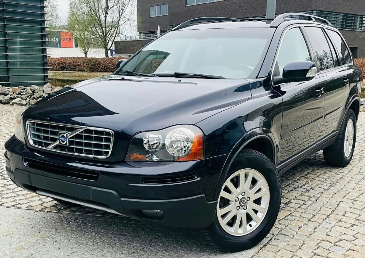 Volvo XC90 2.4D5 136KW 5VÁLEC 4x4 AUT VÝHŘEV NAVI SERVISKA