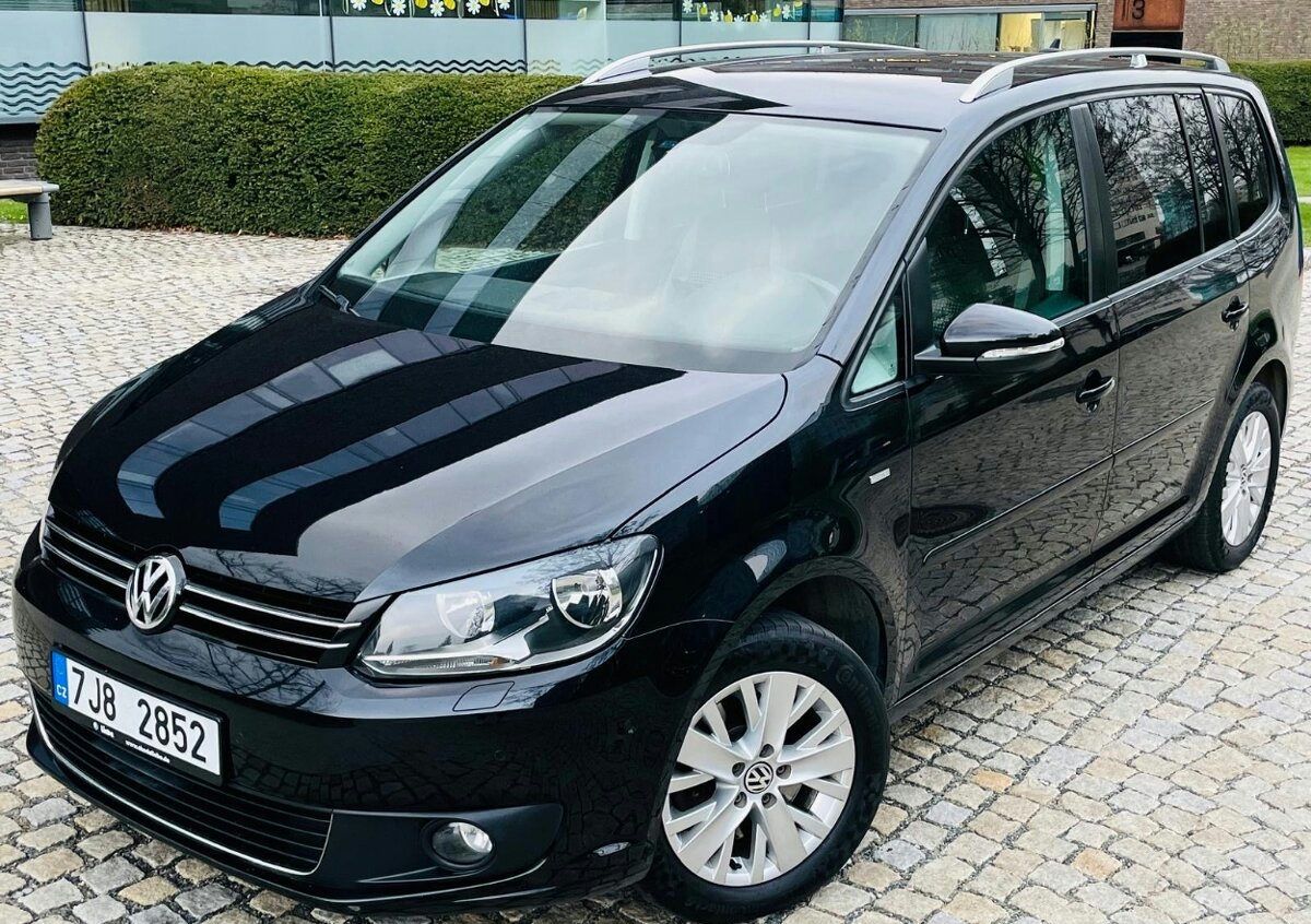 Volkswagen Touran 1.4TSI 103KW MANUÁL VÝHŘEV SERVISKA TAŽNÉ