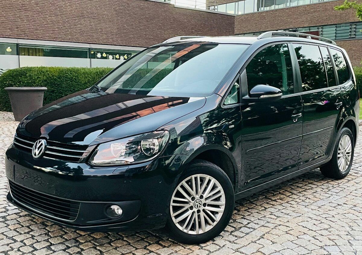 Volkswagen Touran 2.0TDI 103 KW MANUÁL SENZORY VÝHŘEV NAVI
