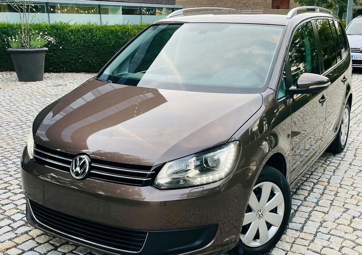 Volkswagen Touran 2.0TDI AUTOMAT TAŽNÉ LED SENZORY