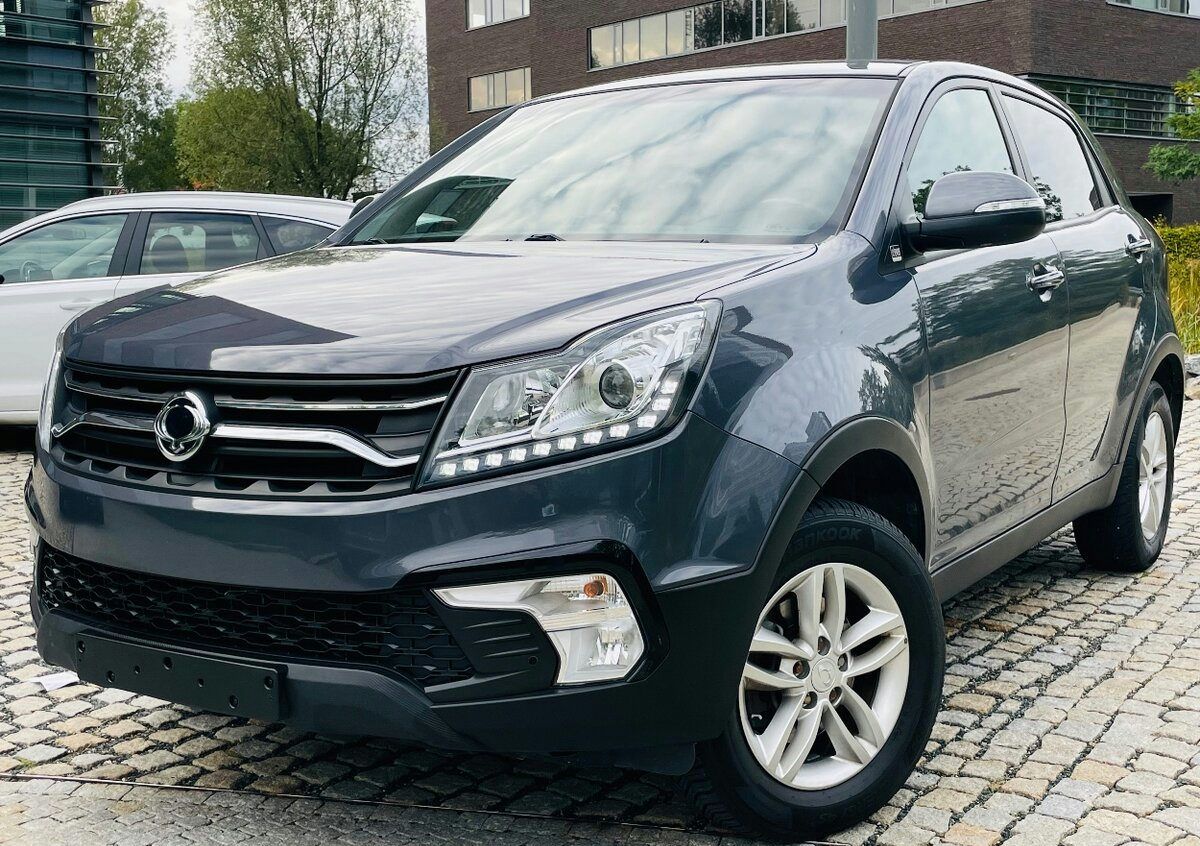 SsangYong Korando 2.0i MAN 110 kW 1.MAJITEL TAŽNÉ SERVISKA