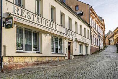 Restaurace Heller s velkou půdou pro ubytovací jednotky v Doksech u Máchova jeze