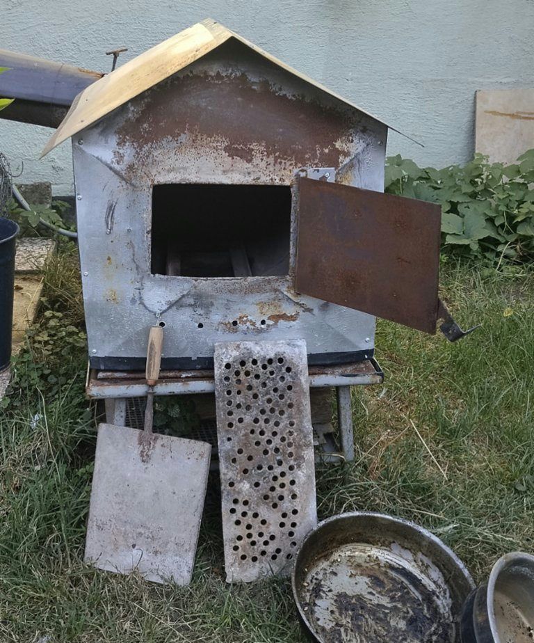 Nabízím udírnu, dvouplášťovou, topeniště