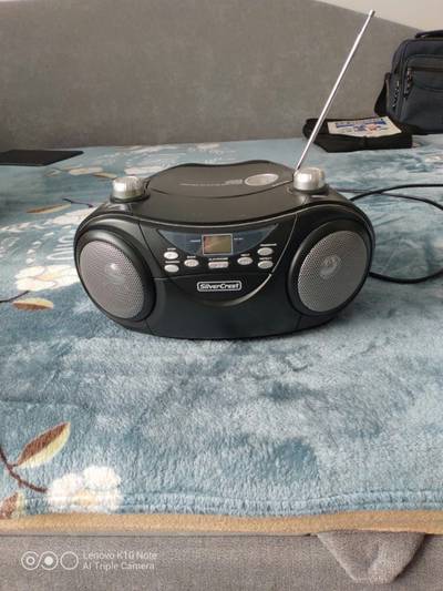 Radio s CD přehrávačem
