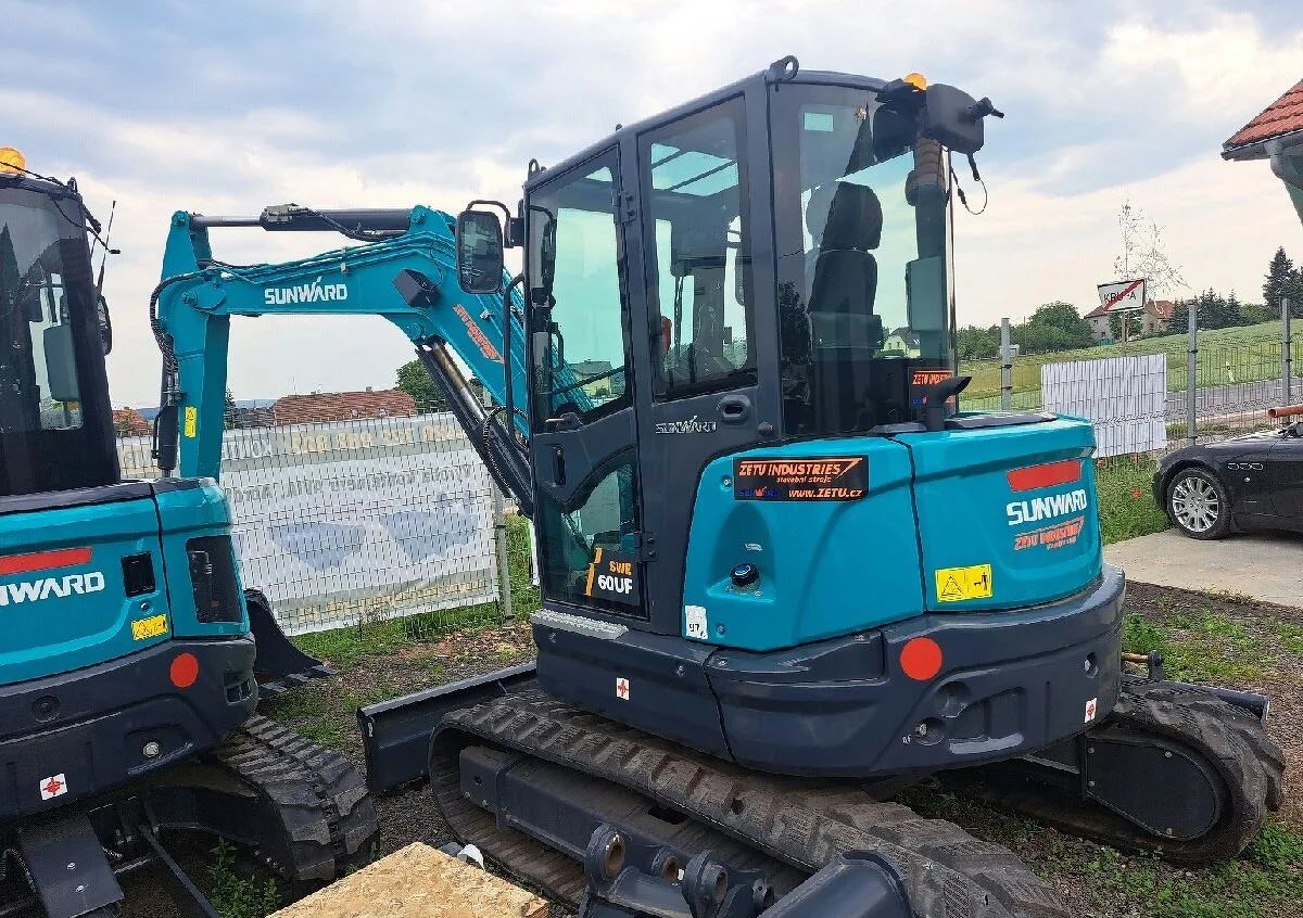 RYPADLO BAGR SUNWARD KUBOTA 6000KG AKCE