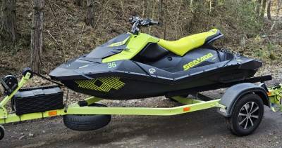 Sea Doo SPARK TRIXX 3-up iBR 90hp vodní skútr