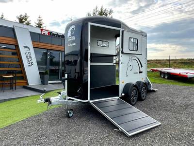 Pro přepravu koní TOURING ONE černý,přední rampa,