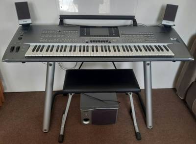 YAMAHA Tyros 5 s příslušenstvím