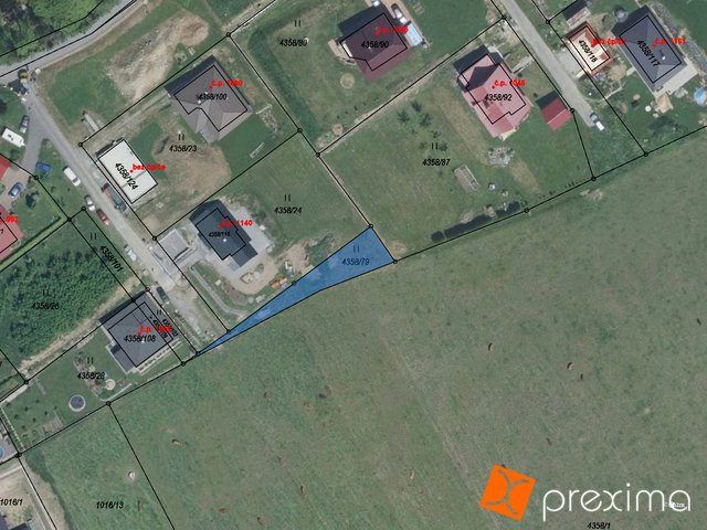 Prodej 1/4 pozemku 64 m2