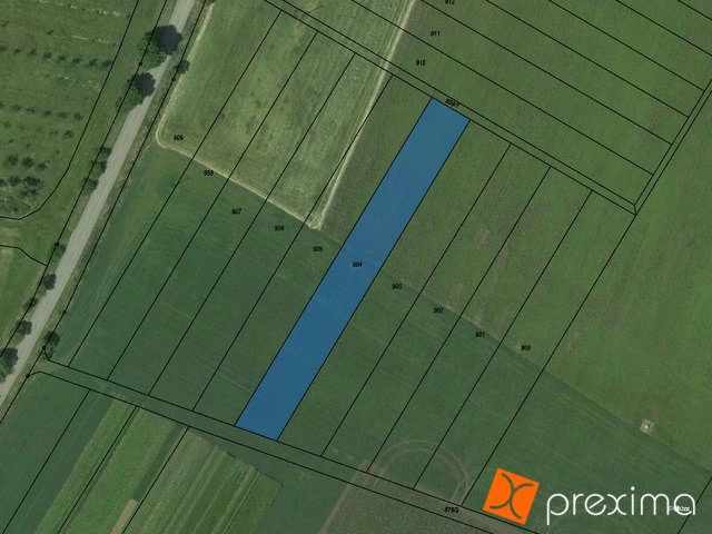 Prodej 1/4 pozemku 486 m2