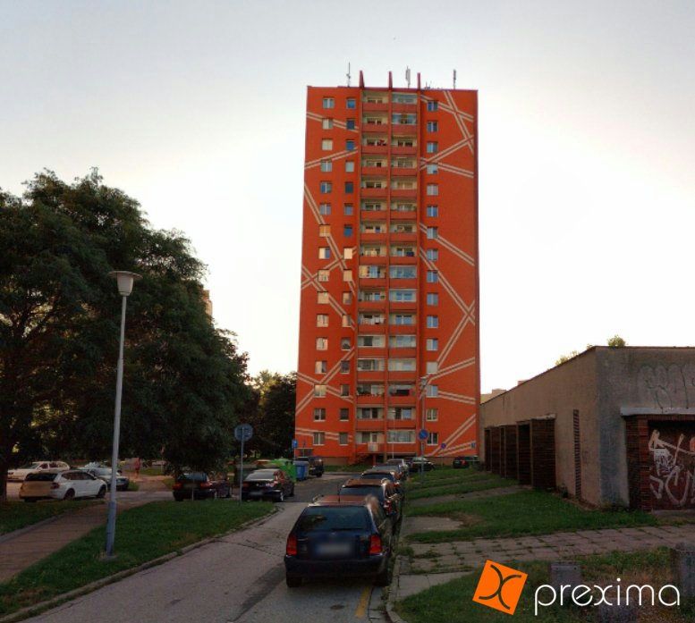 Prodej 7372/499561 nebytového prostoru 65 m2