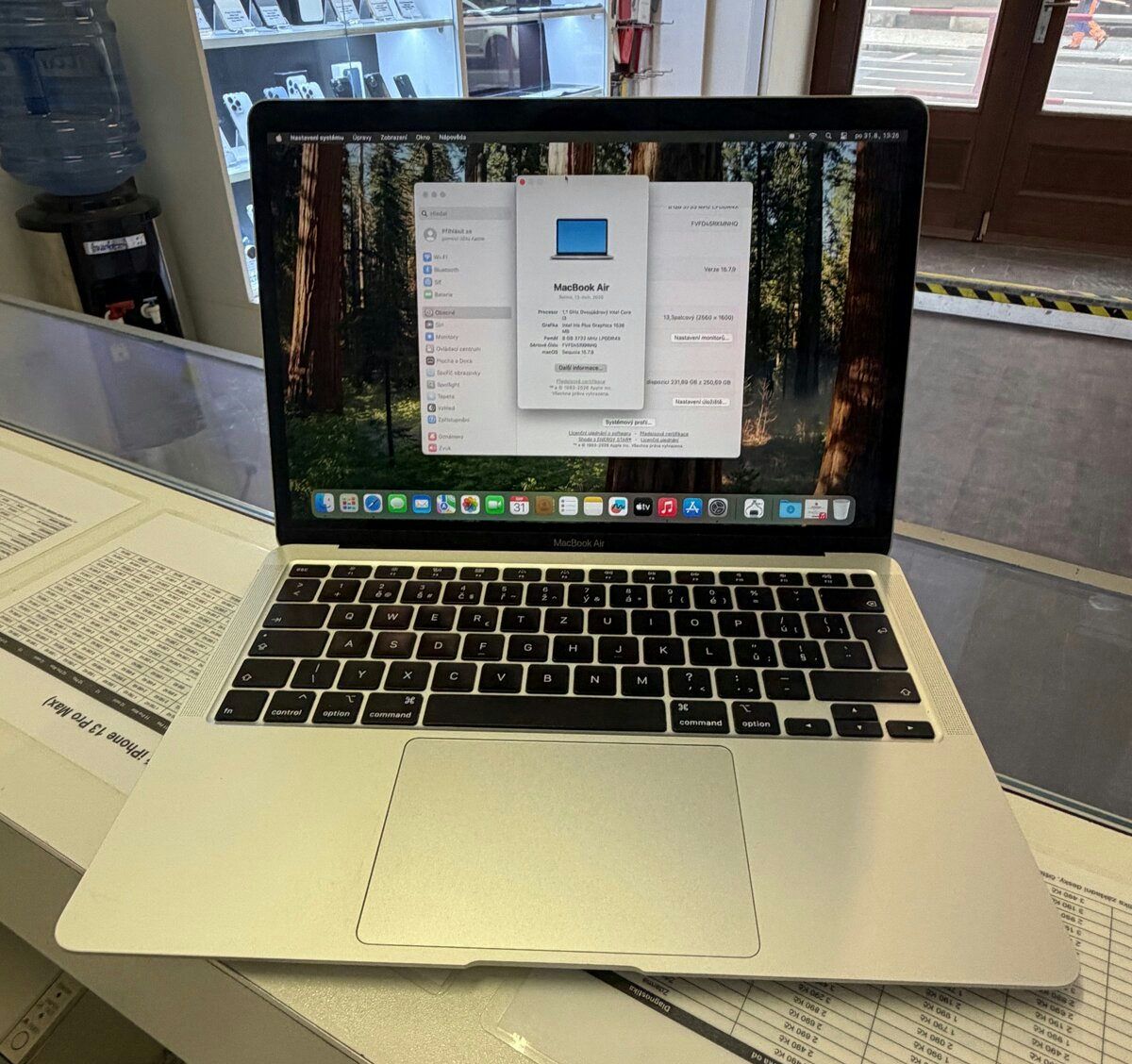 Macbook Air 13(2020) Core i3, 1 rok záruka