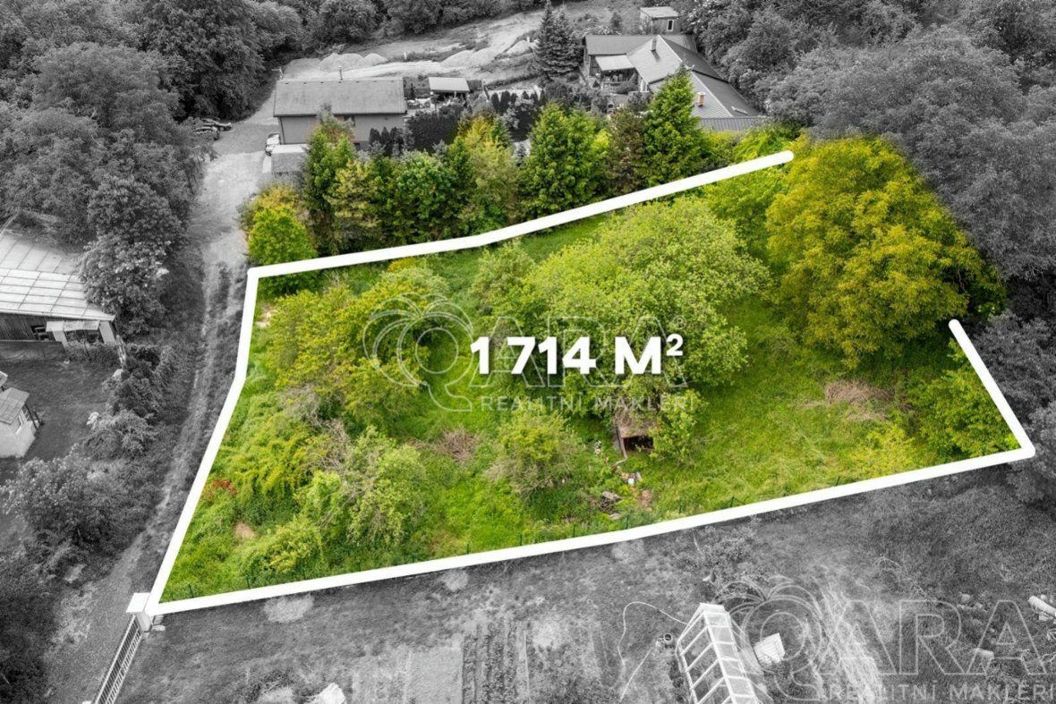 Stavební pozemek 1714m2, klidná část obce Zdiby