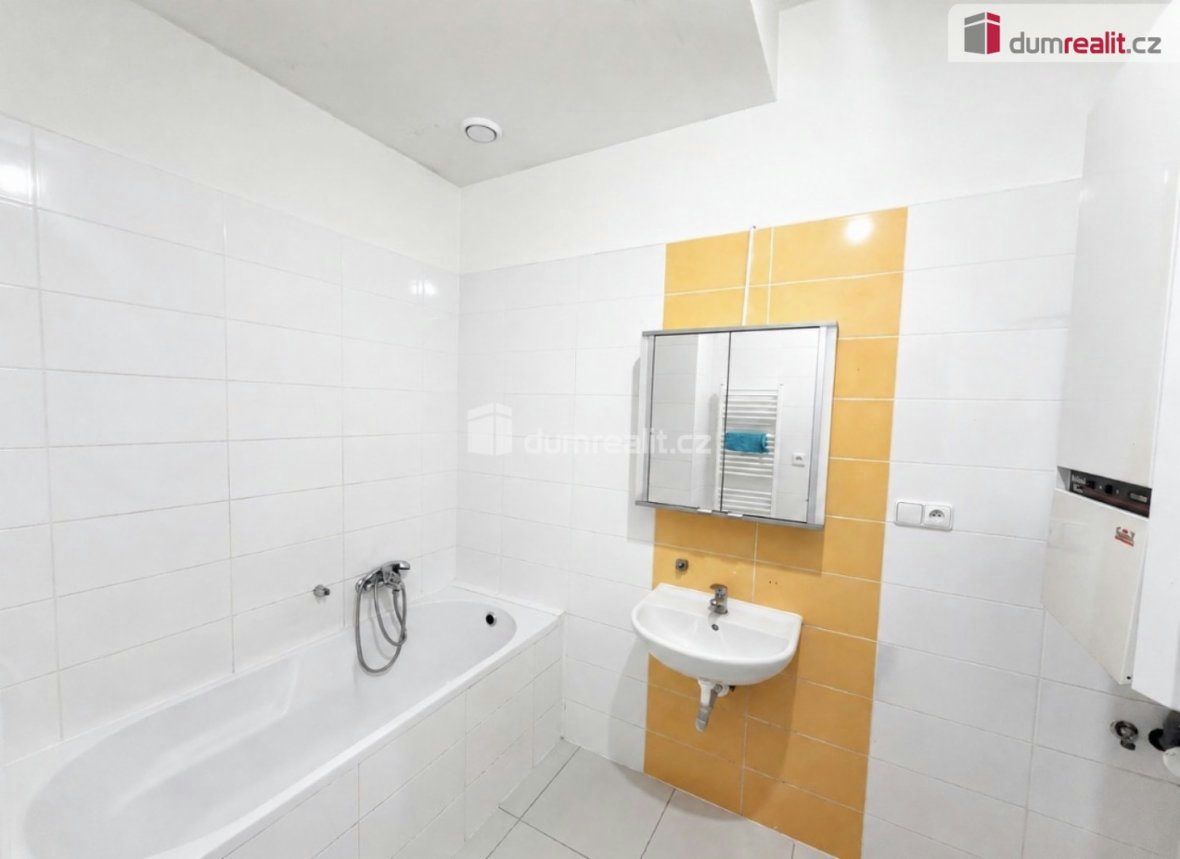 Pronájem bytu, 100 m2, Holubova, Ch