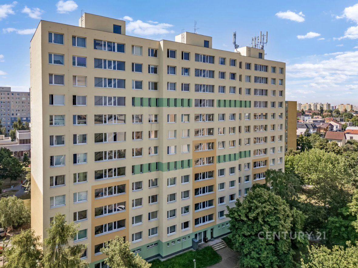 Prodej bytu 3+1, 73 m² + lodžie 6 m² + sklep, Praha - Háje