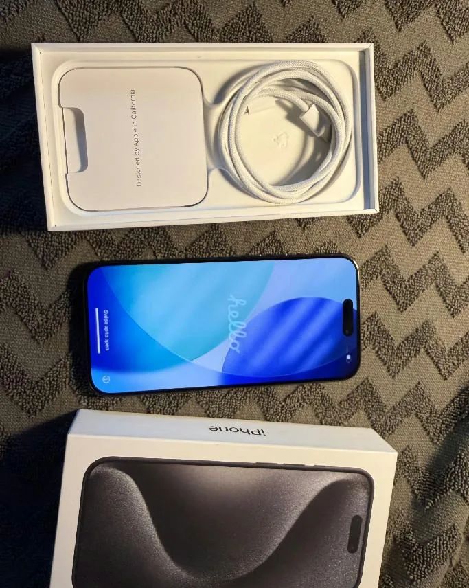 Apple iPhone 15 Pro 128GB černý titan