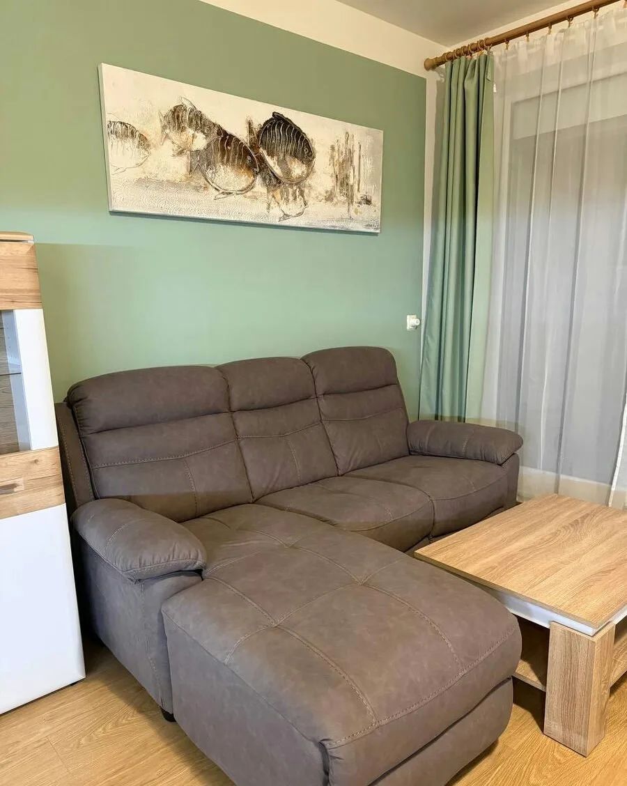 Prodám moderní šedá šedou pohovku – ve skvělém stavu