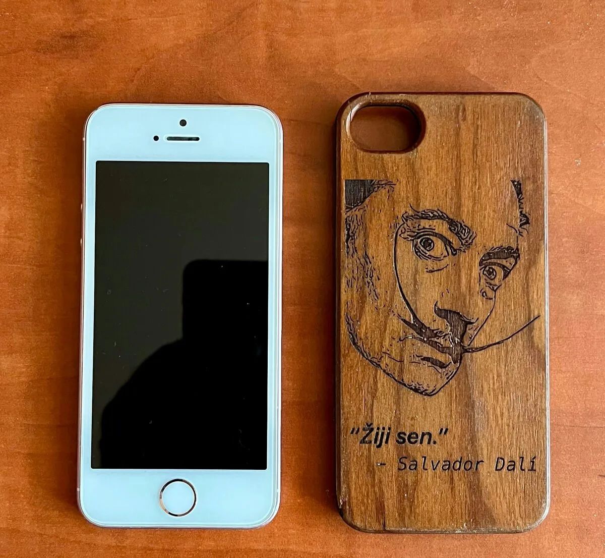 Iphone SE 1 generace, růžový + apple sluchátka