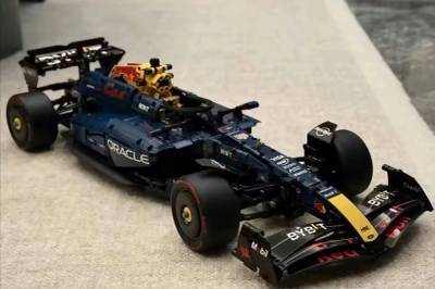 LEGO Technic Oracle Red Bull Racing F1