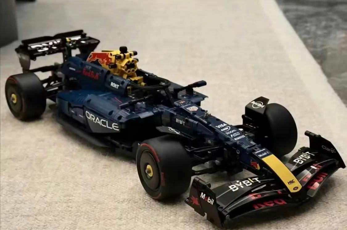 LEGO Technic Oracle Red Bull Racing F1