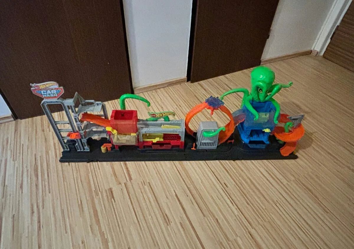 Hotwheels myčka s chobotnicí