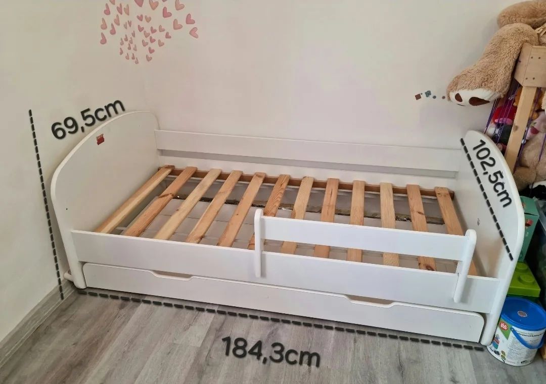 Postel s úložným šuplíkem