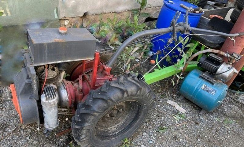 Jednoosý malotraktor s valníkem MF