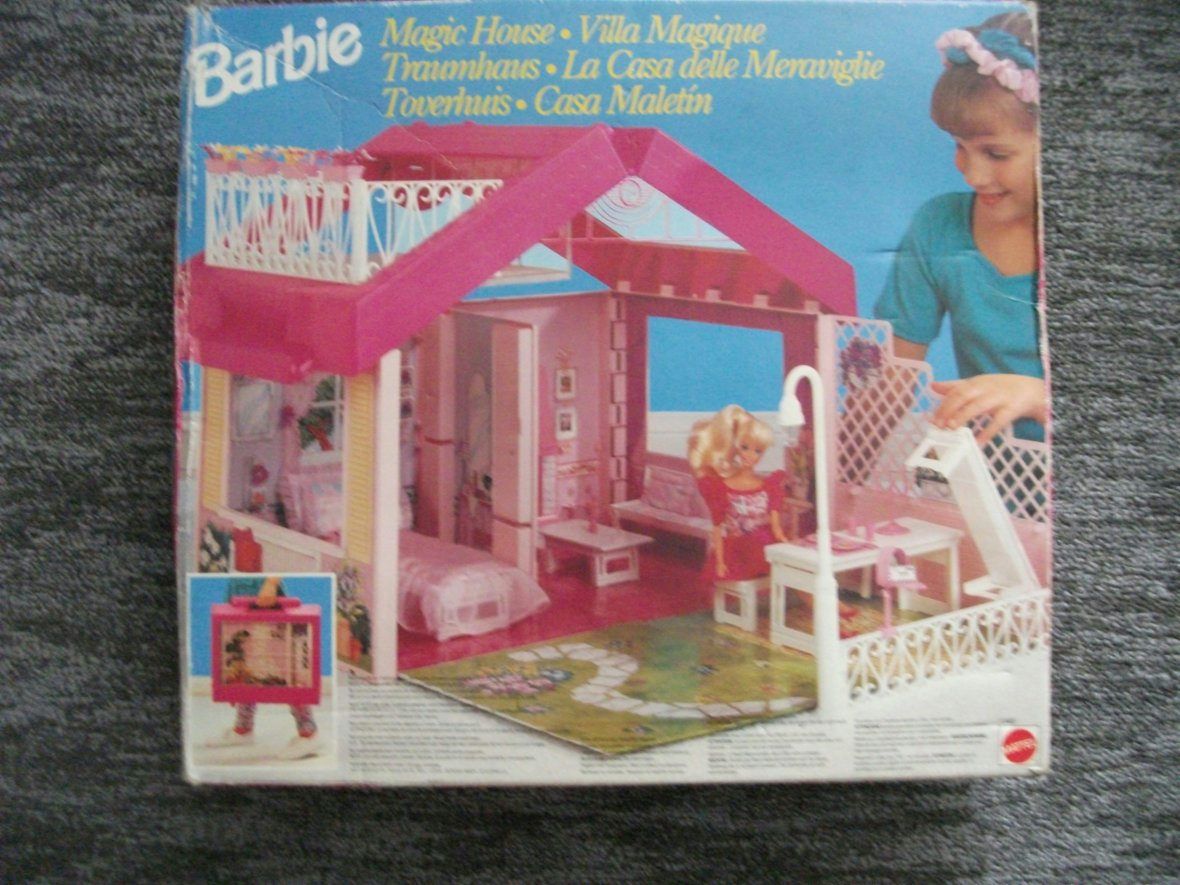 Barbie dům a auto, lustr, kočička
